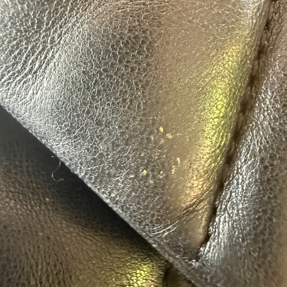 SAINT LAURENT
Lambskin Quilted Monogram
Medium Loulou Puffer
Chain Satchel Black - Picture 12 of 14